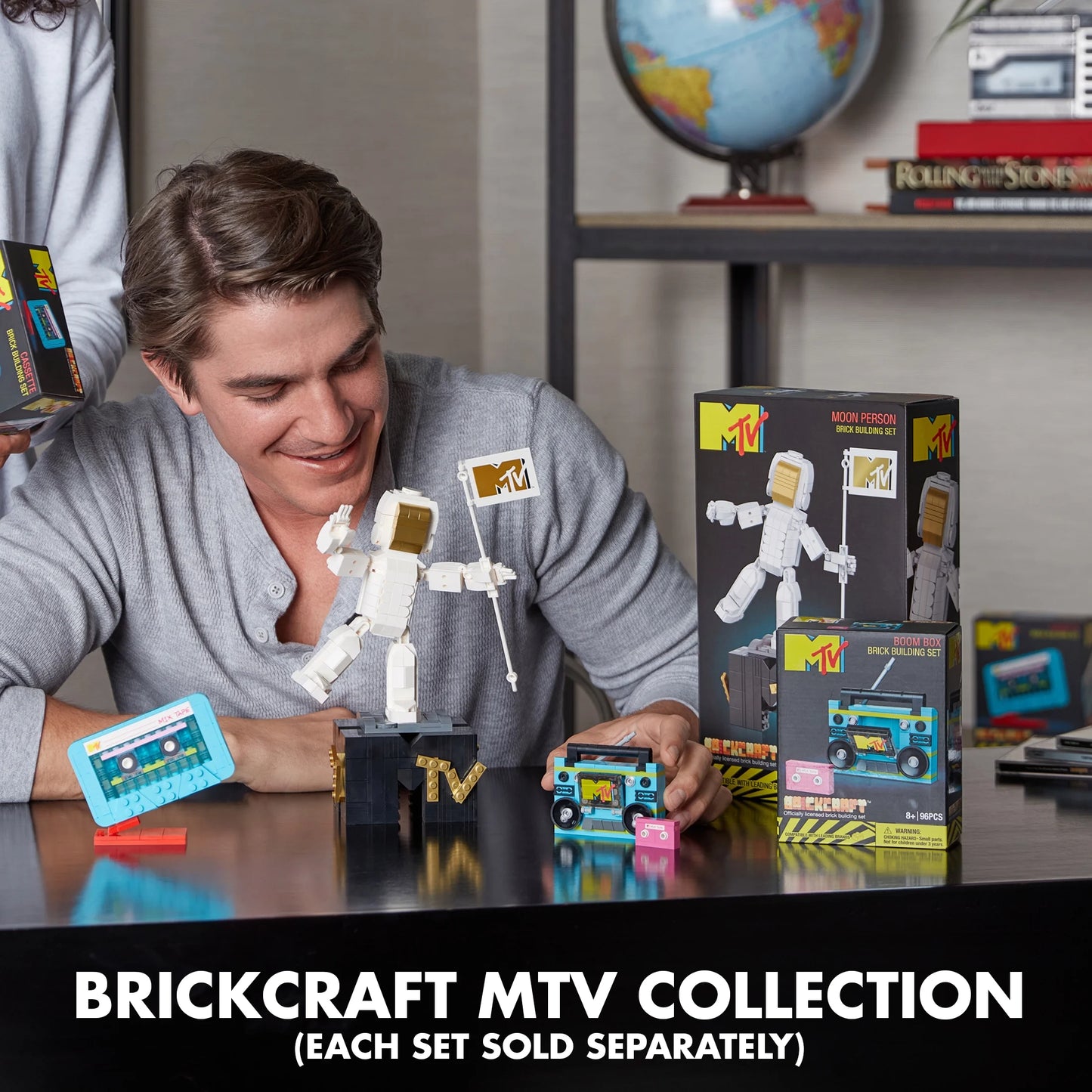 MTV Retro Builds: Blue Boom Box Brick Building Kit (96-Piece Set), Nostalgic Home Décor Display, Creative Building Toy, Unique Collectible Gift Idea for Men or Women